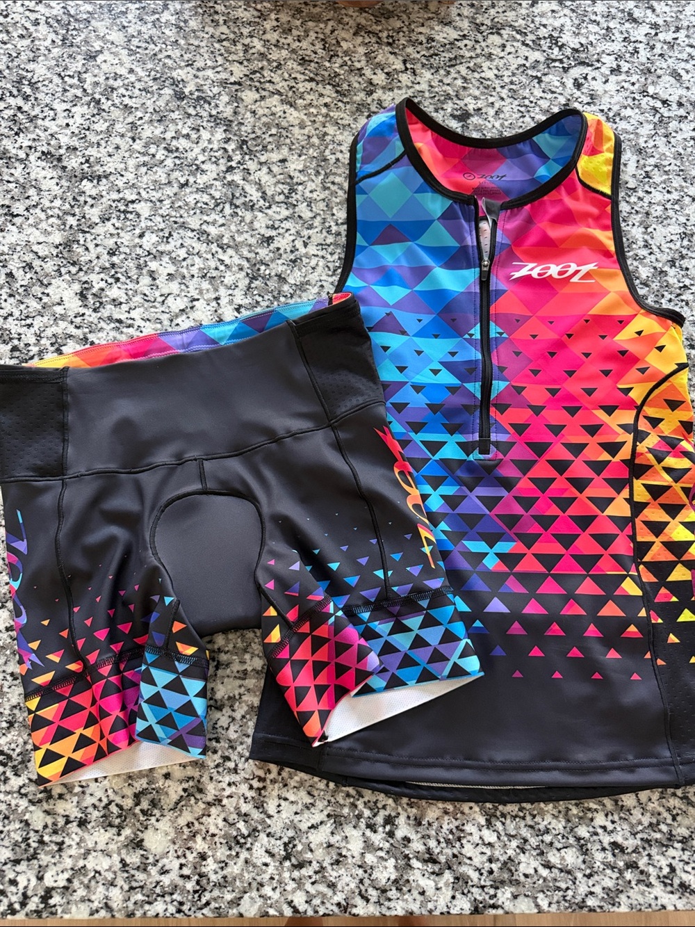 Women’s ZOOT Tri Suit Top and Shorts - Multicolor. Size SMALL